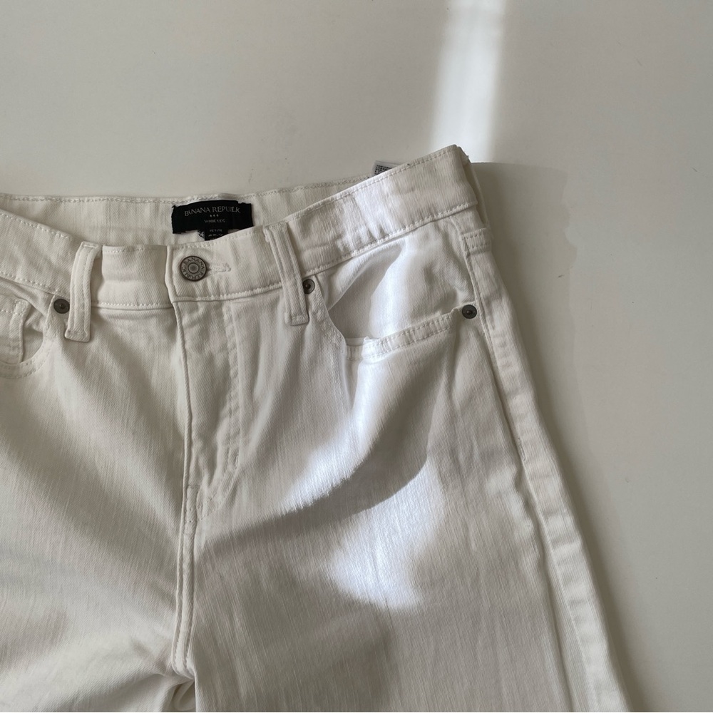 Banana Republic High Rise Wide Leg Cropped Jean in White, Size 28 / 6 - Picture 5 of 12